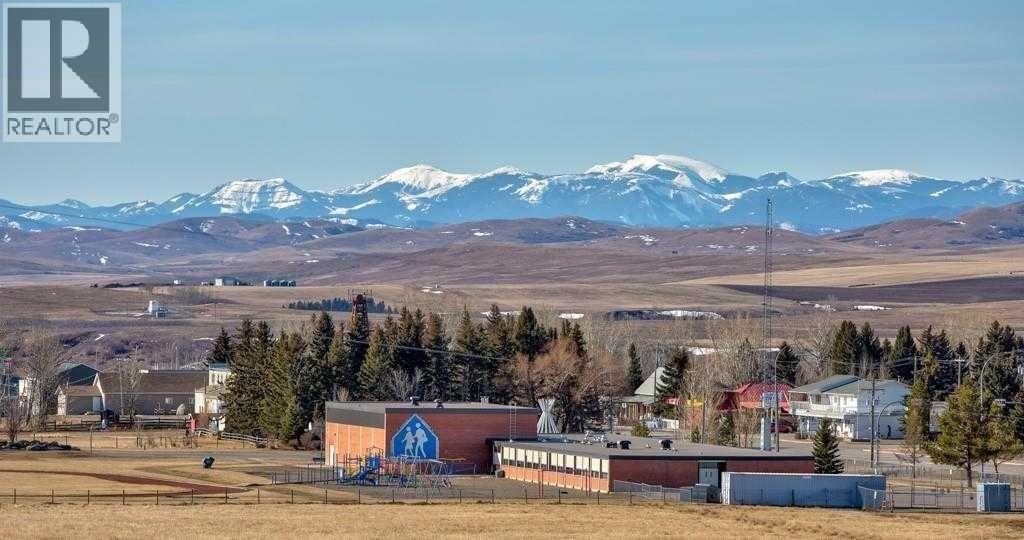 ~Community photo~ Longview offers some of the best restaurants in Western Canada!  Also beautiful boutiques and coffee shops