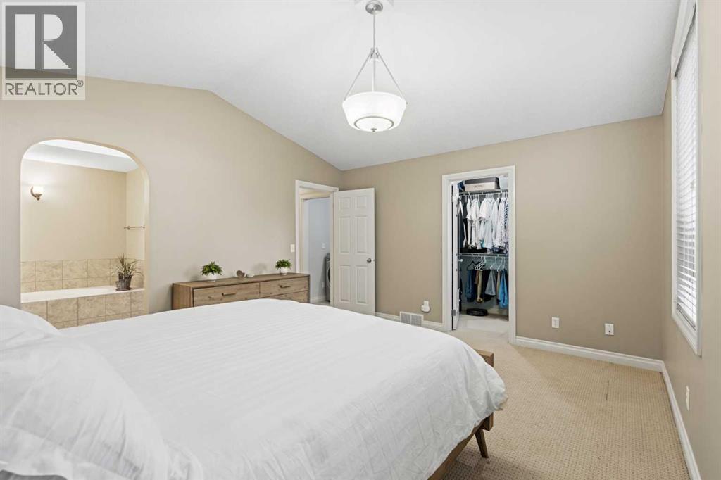 514 22 Avenue NE — photo 23