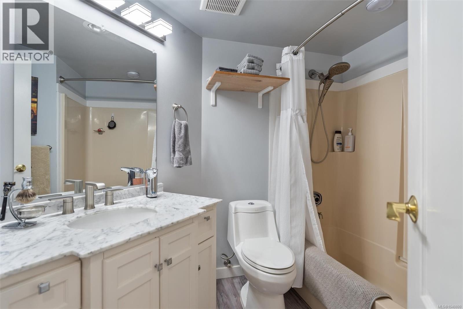 102 3931 Shelbourne Street, Saanich