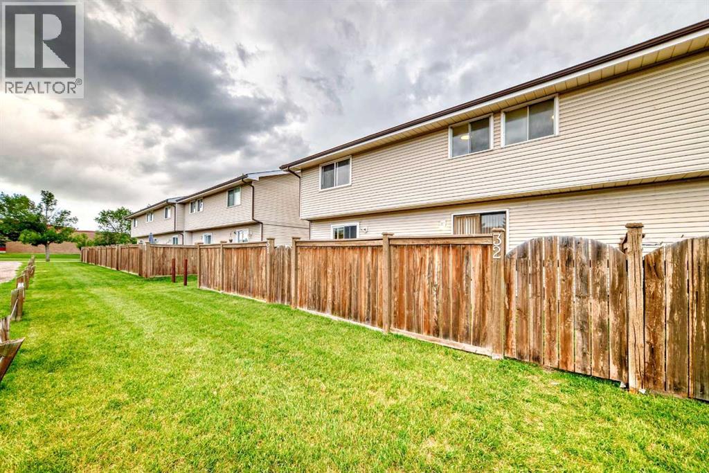 #32 1515 Falconridge Drive NE - 38