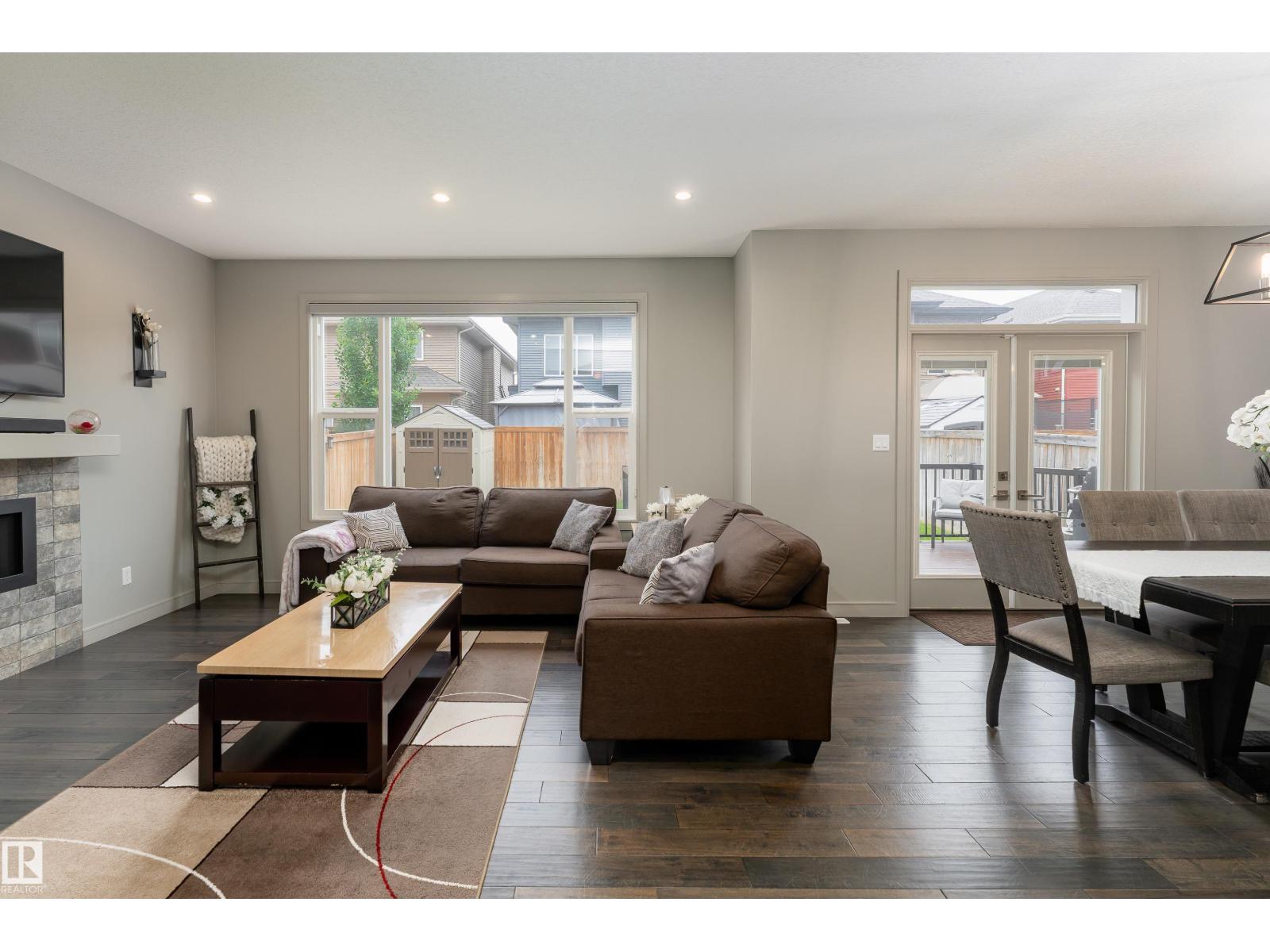 7038 172A AV NW - 5