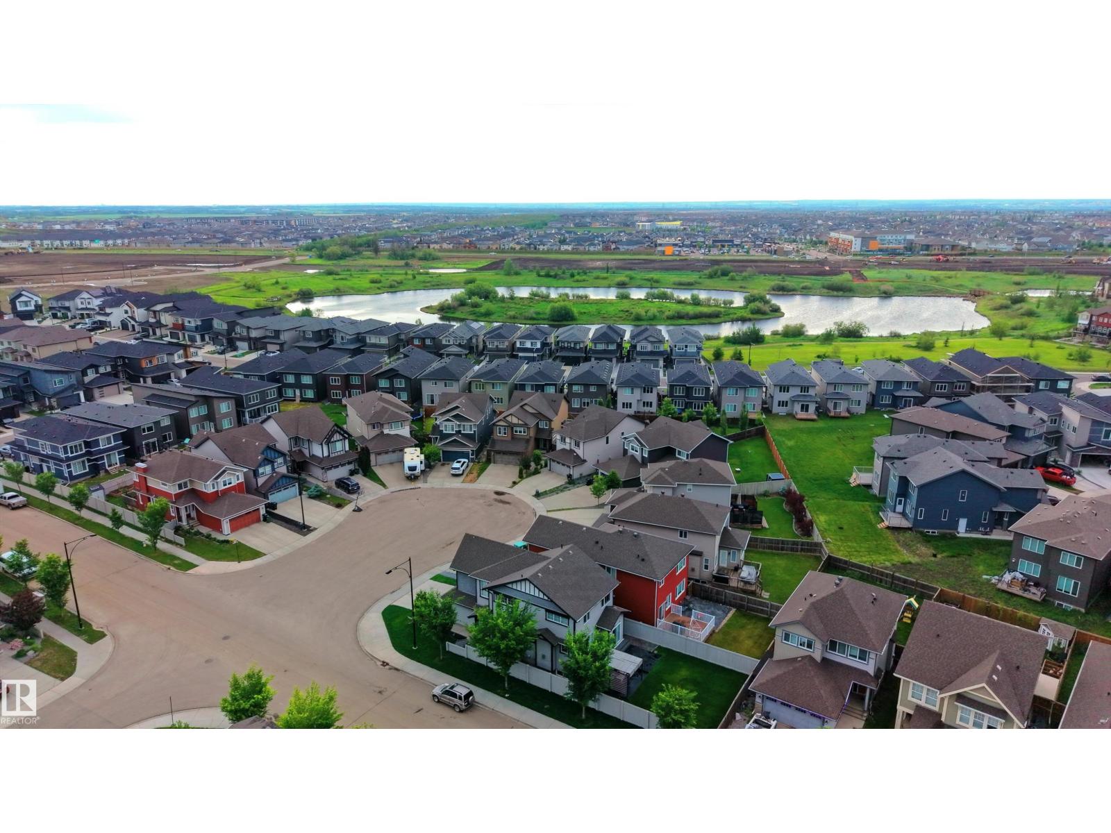 7038 172A AV NW - 52