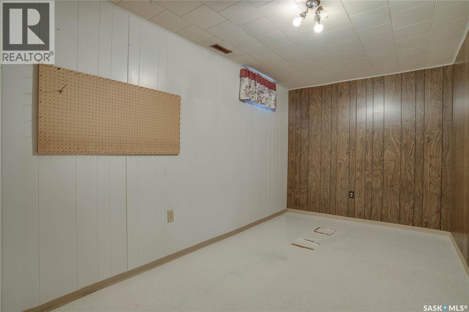 1701 Prince of Wales AVENUE — photo 20