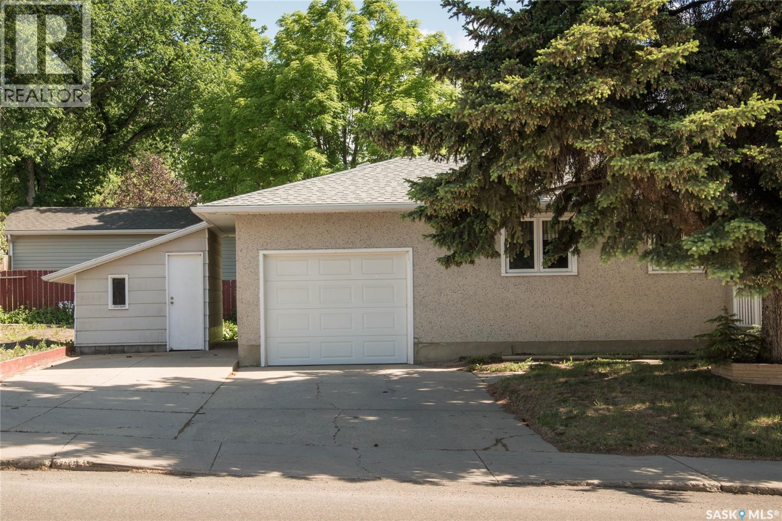 1701 Prince of Wales AVENUE — photo 28