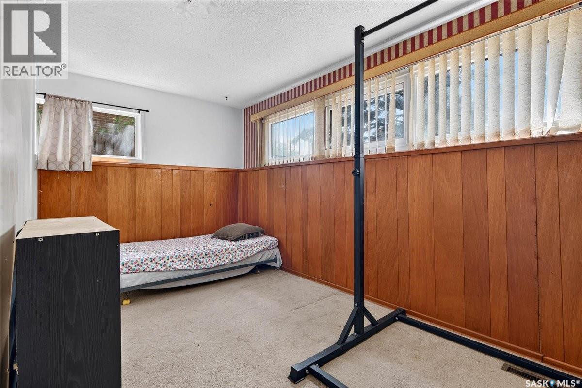 3909 HILLSDALE STREET - 23