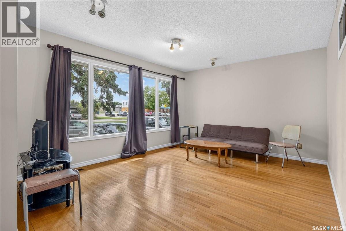 3909 HILLSDALE STREET - 5