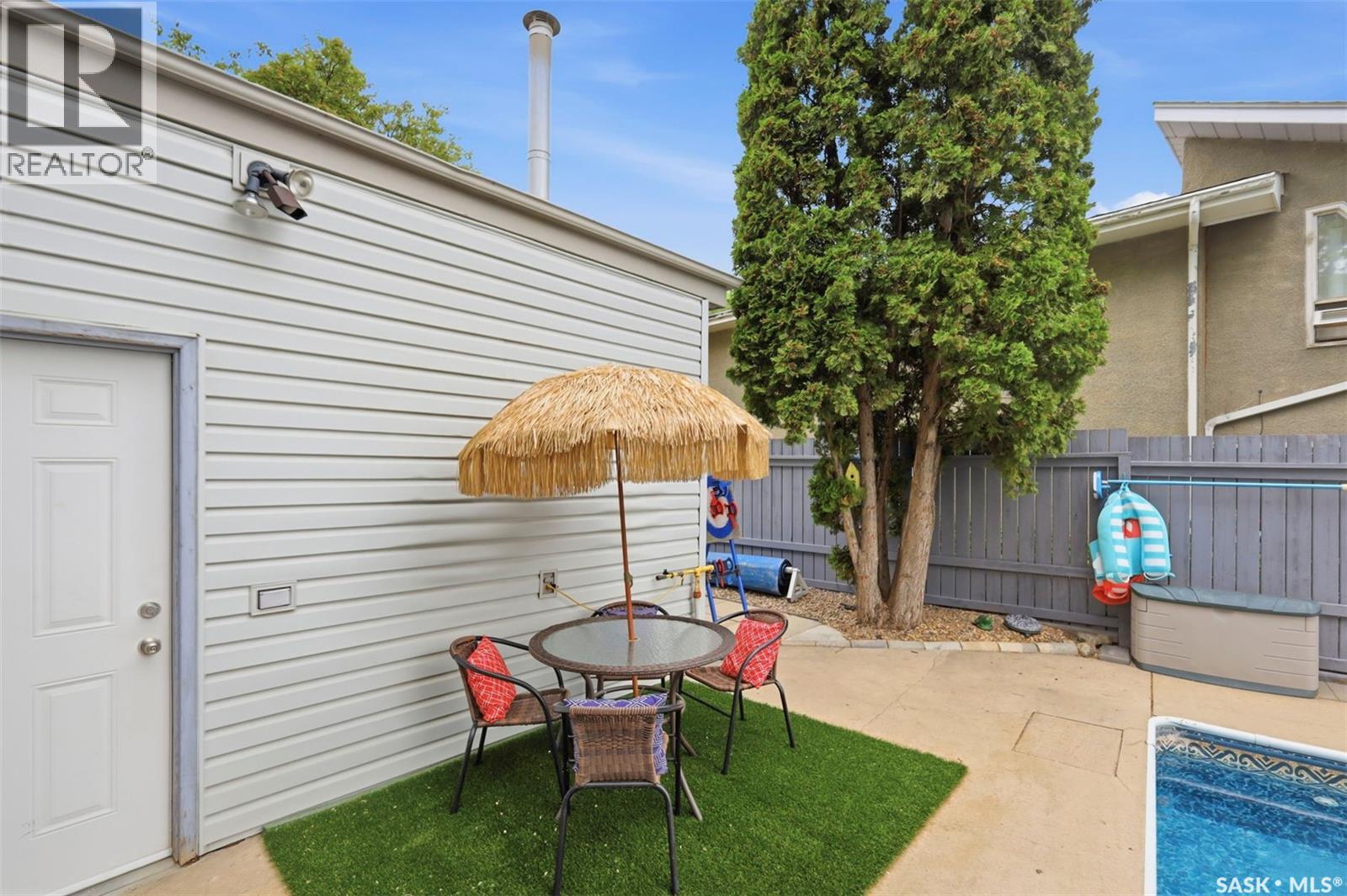 1660 Alexandra AVENUE — photo 35