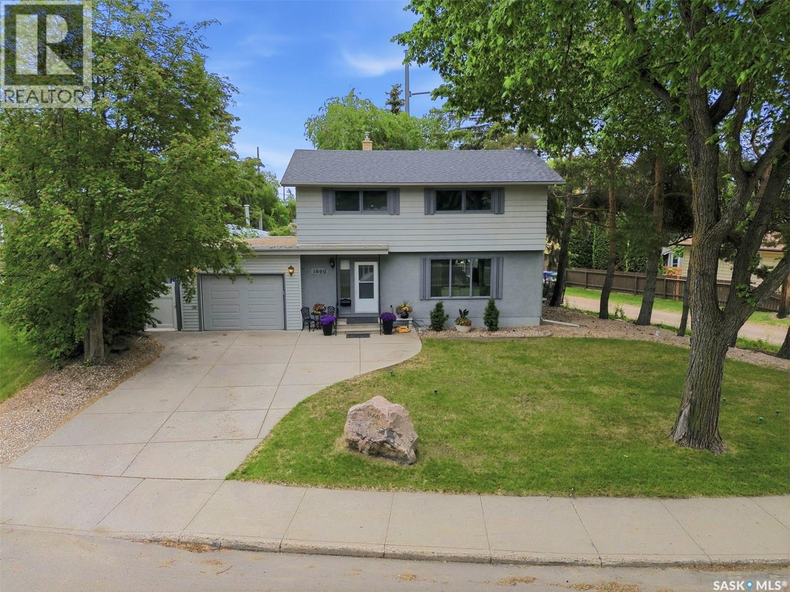 1660 Alexandra AVENUE — photo 48