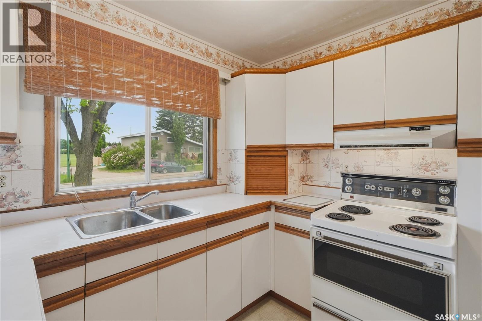 99 Howell AVENUE — photo 11