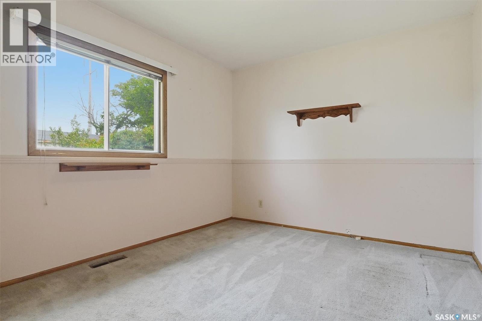 99 Howell AVENUE — photo 16