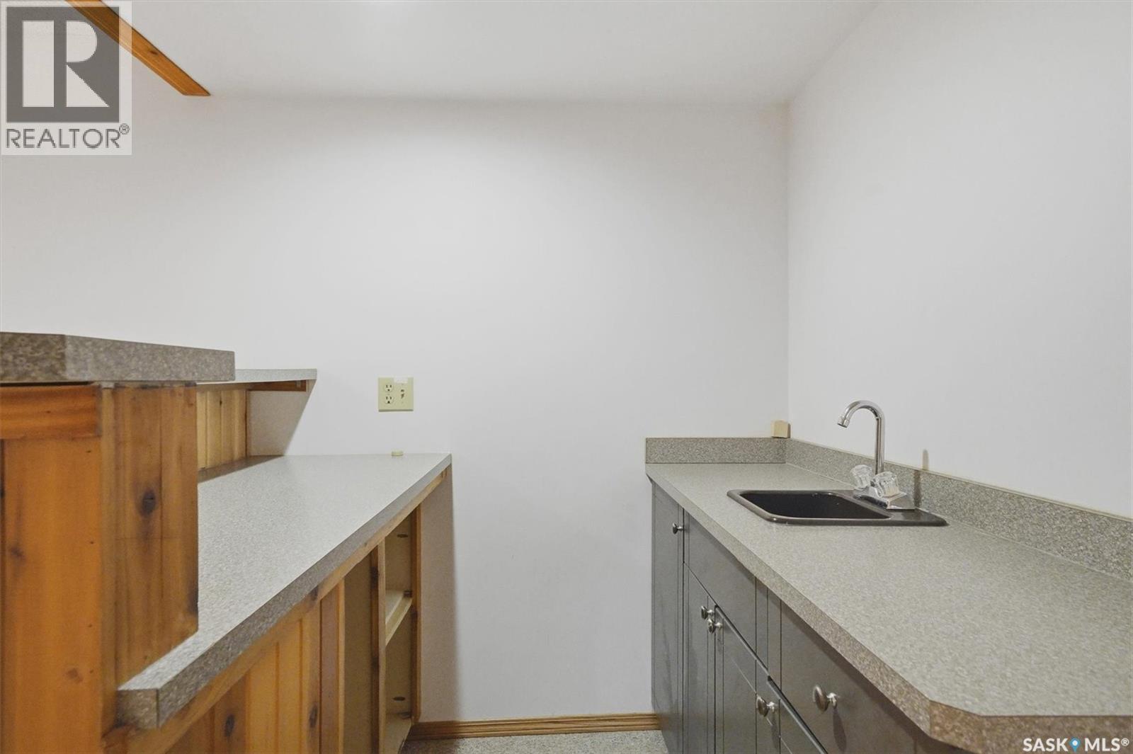 99 Howell AVENUE — photo 24