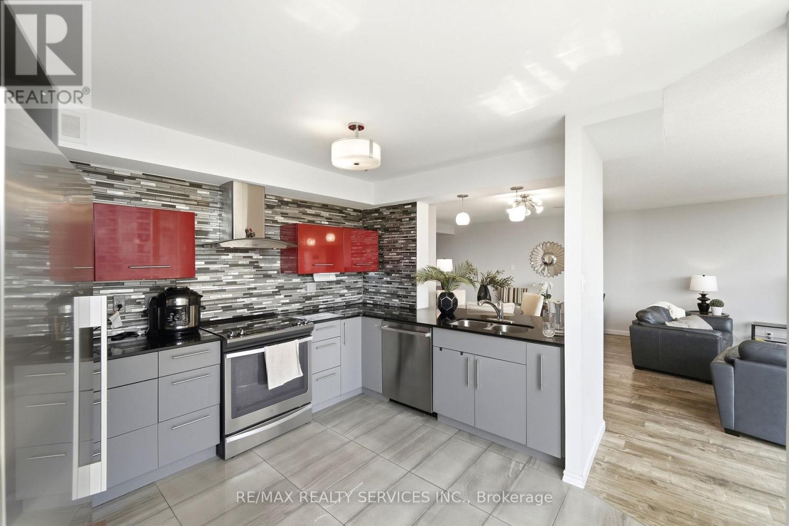 #2007 50 EGLINTON AVENUE W - 16