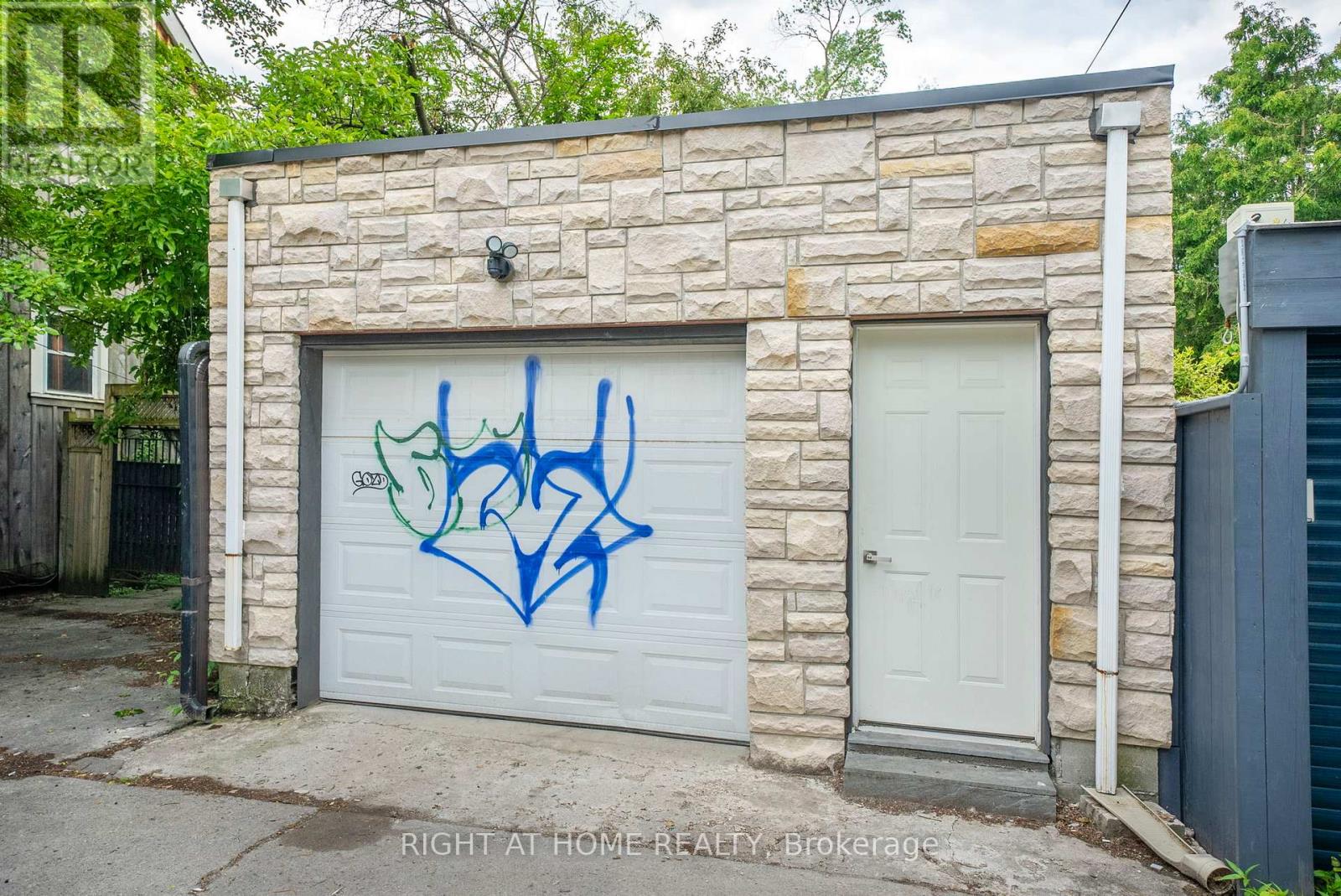281 BRUNSWICK AVENUE - 34