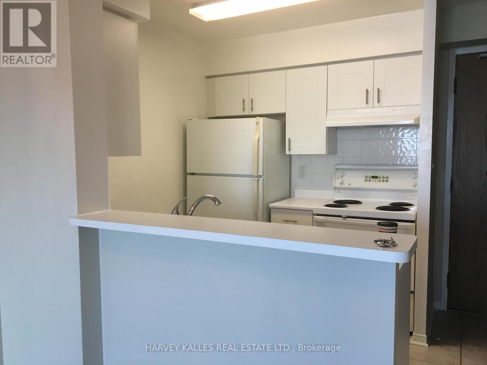 Kitchen with breakfast bar