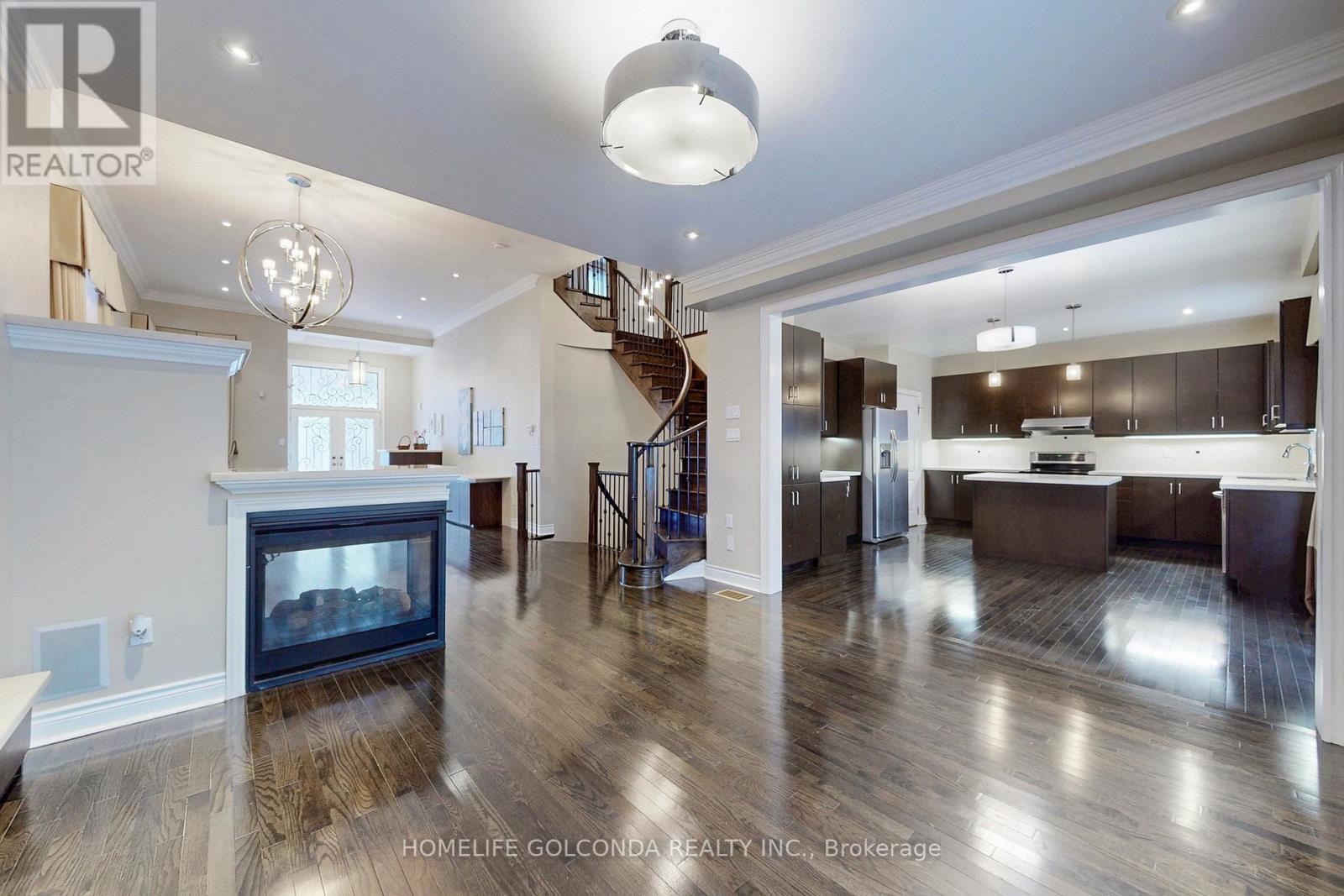 43 BELLOTTI CRESCENT - 1