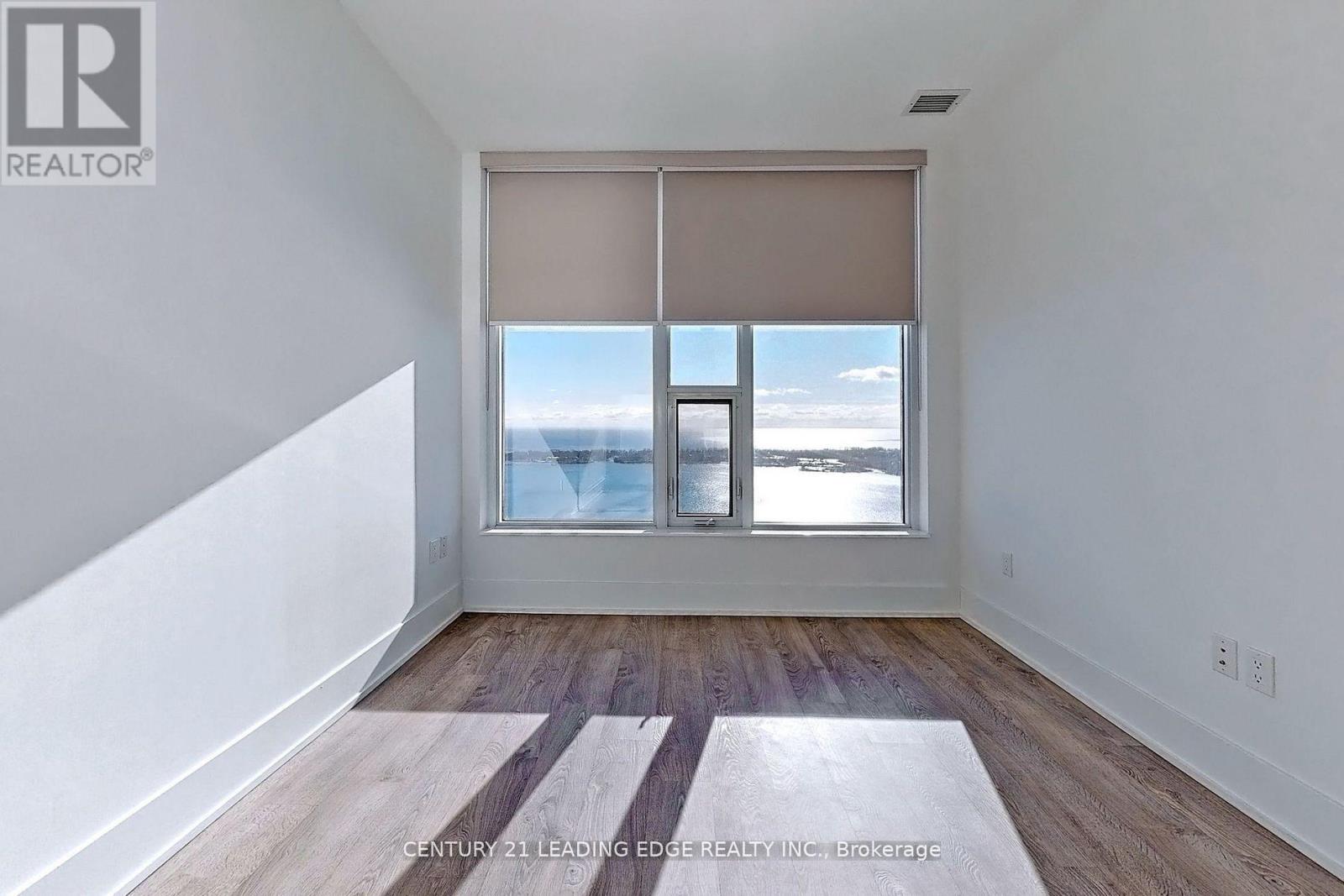 #5008 10 YORK STREET - 13