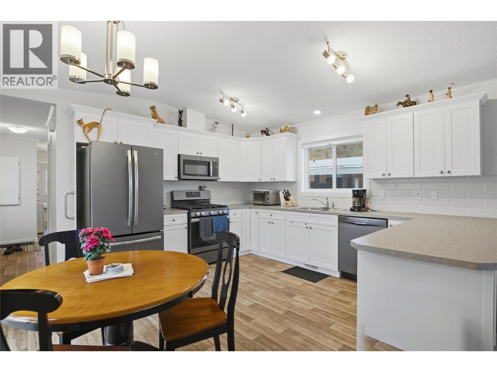 #66 2400 Oakdale Way - Image 11