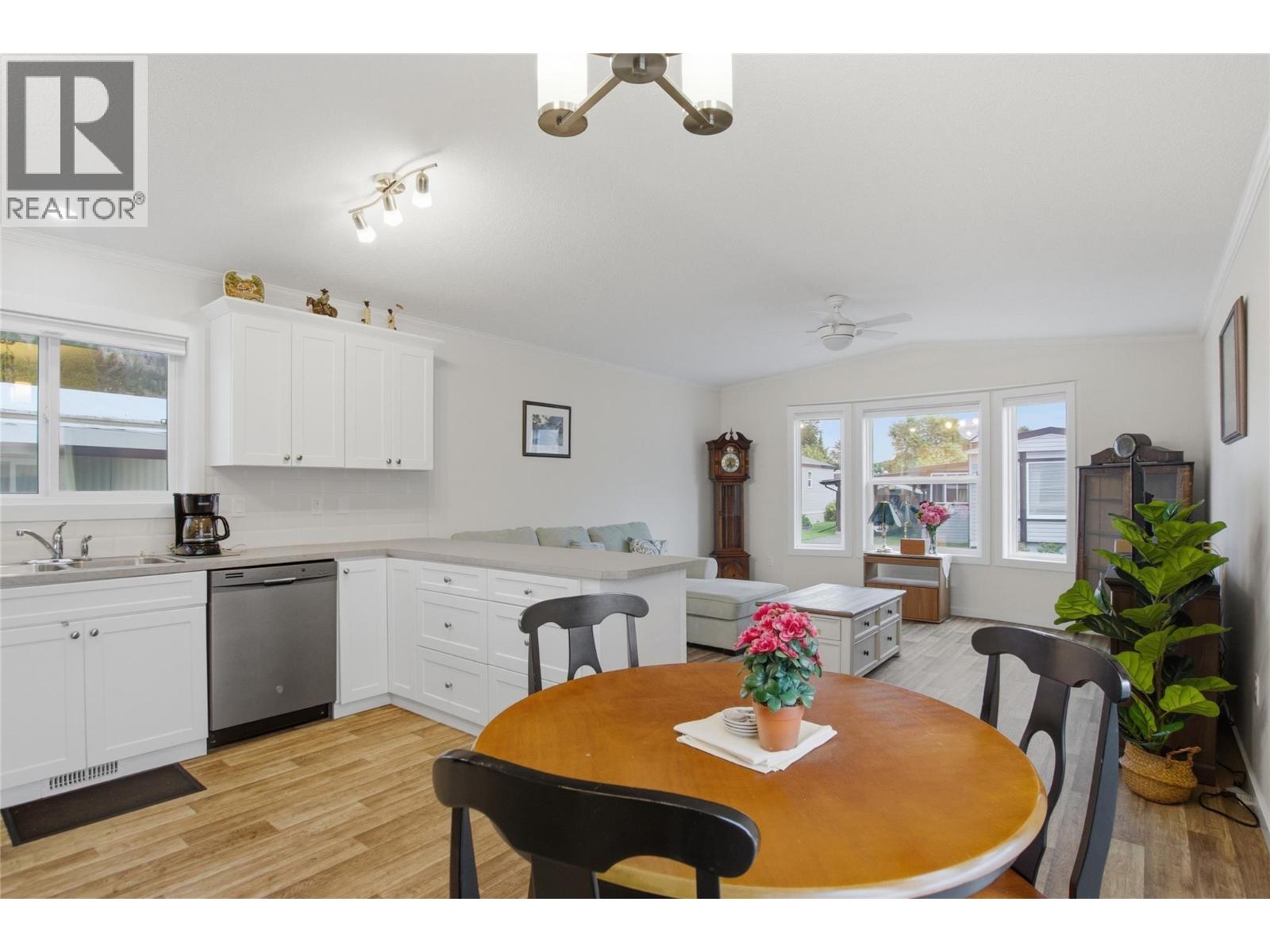 #66 2400 Oakdale Way - Image 12