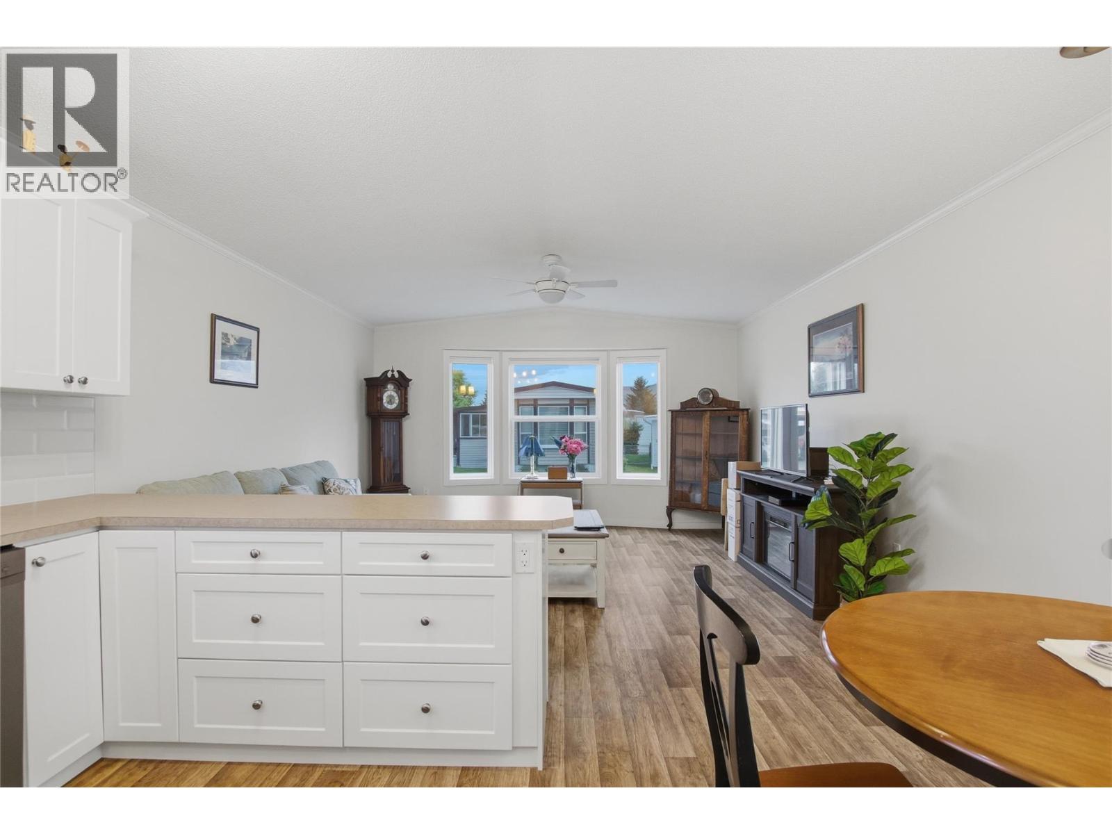 #66 2400 Oakdale Way - Image 13