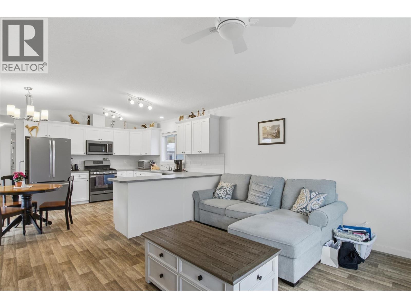 #66 2400 Oakdale Way - Image 14