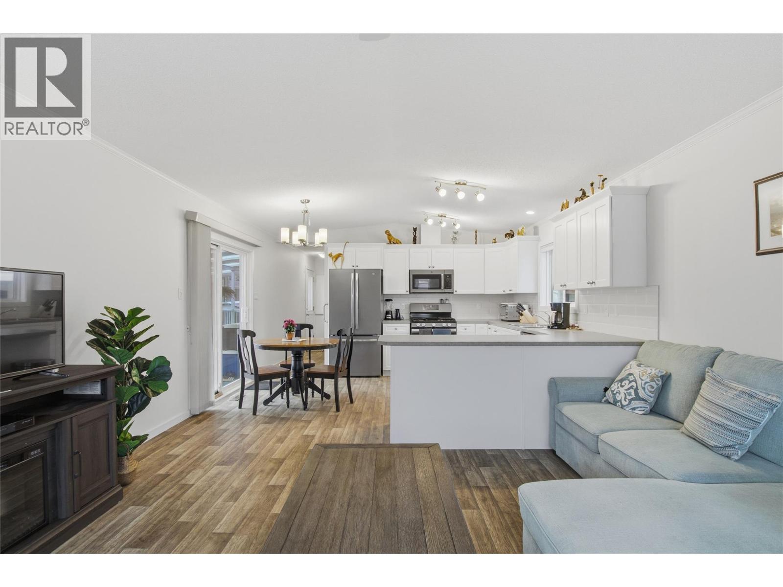 #66 2400 Oakdale Way - Image 8
