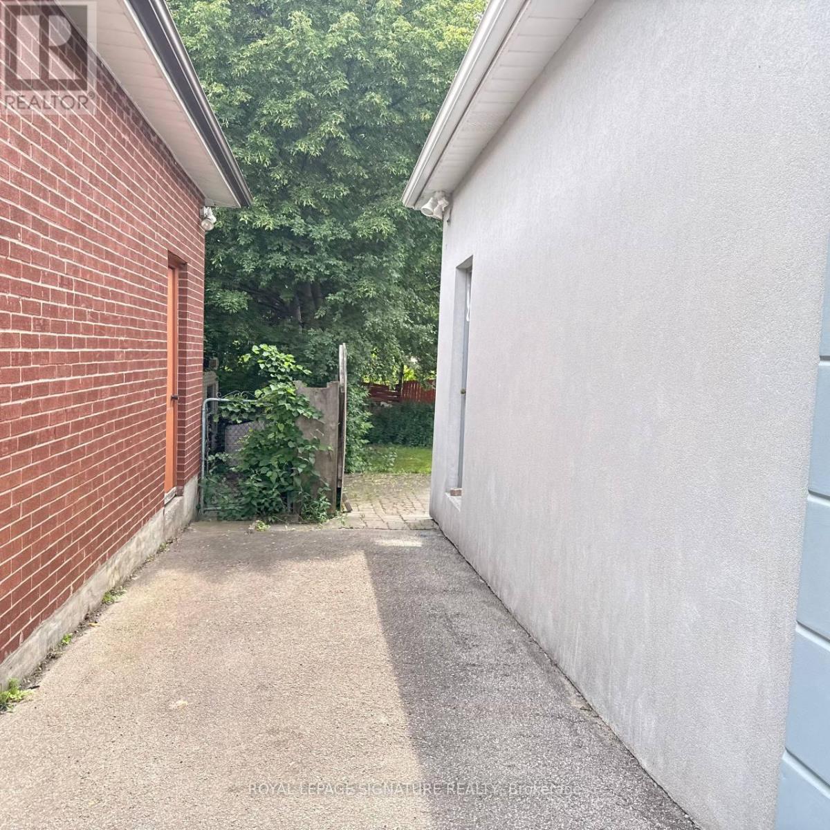 117 ROMFIELD CIRCUIT - 32