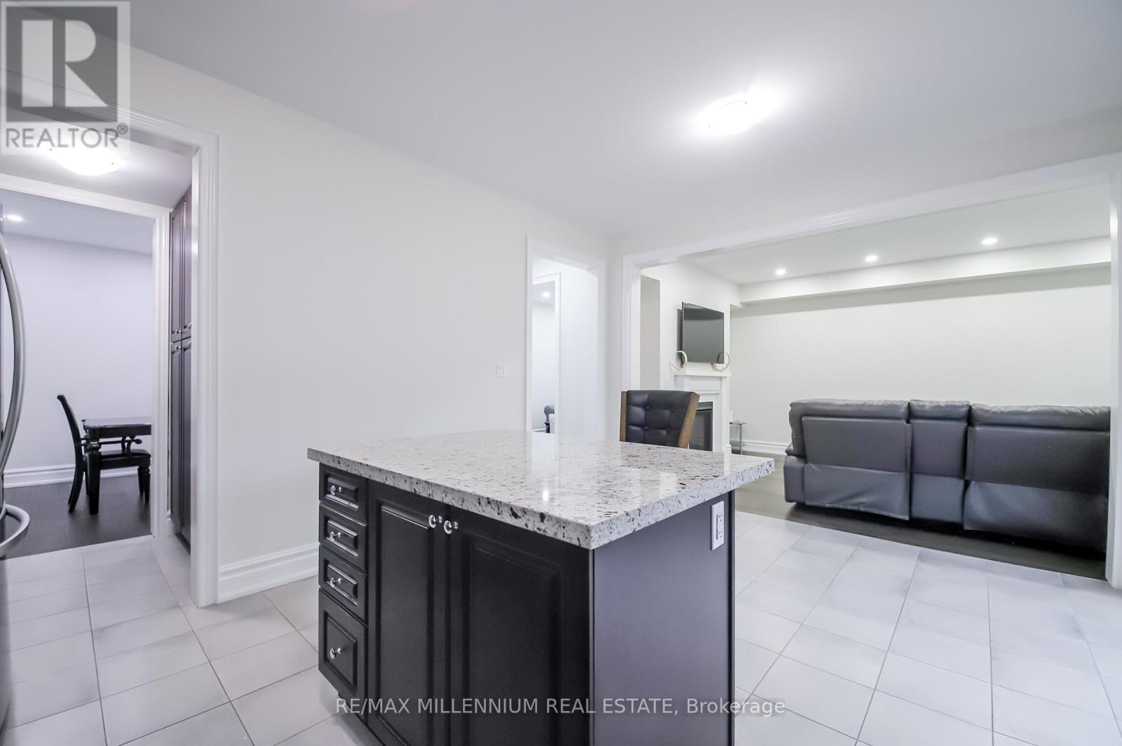 47 DOUGLAS KEMP CRESCENT - 12
