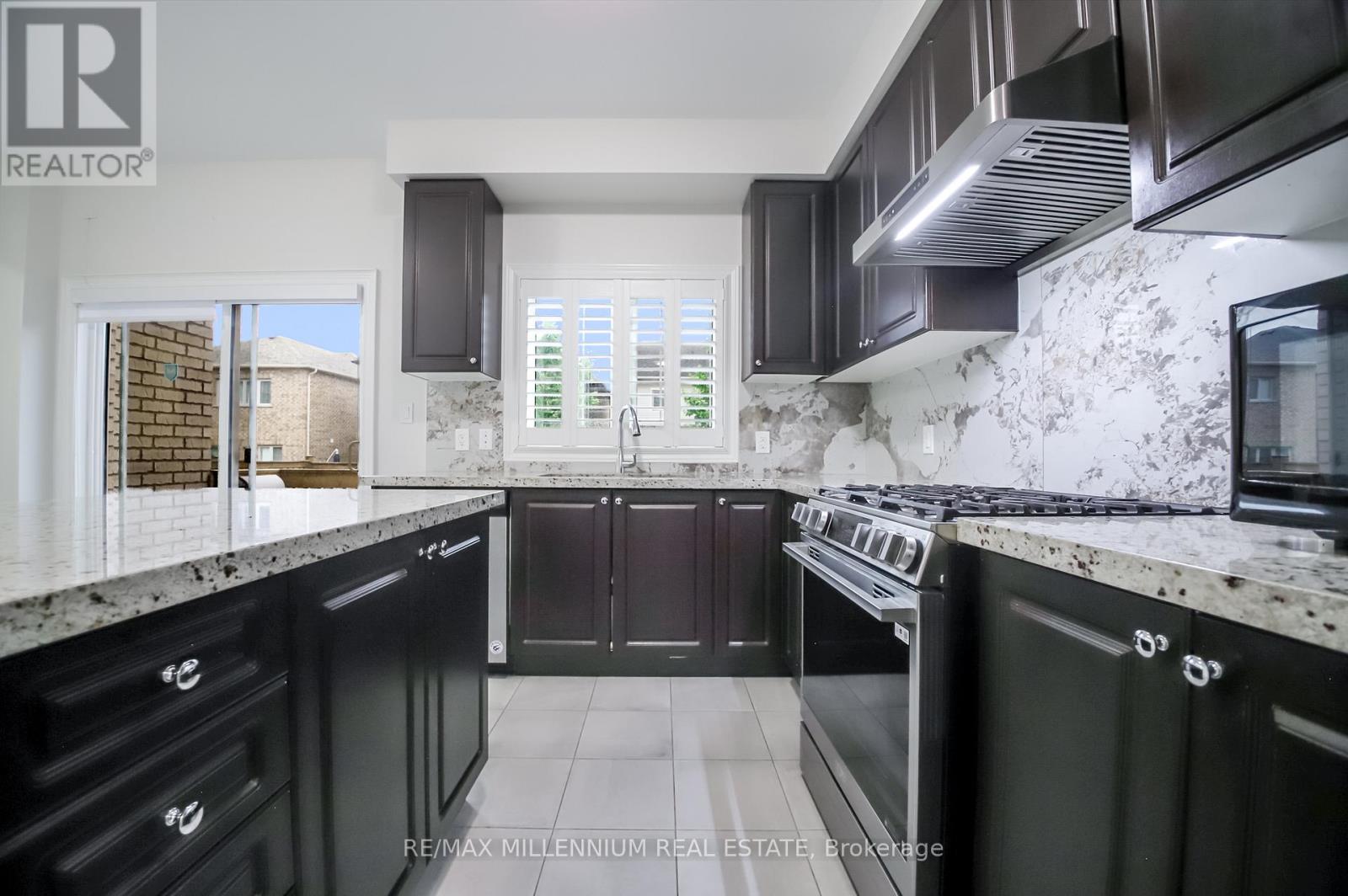 47 DOUGLAS KEMP CRESCENT - 13