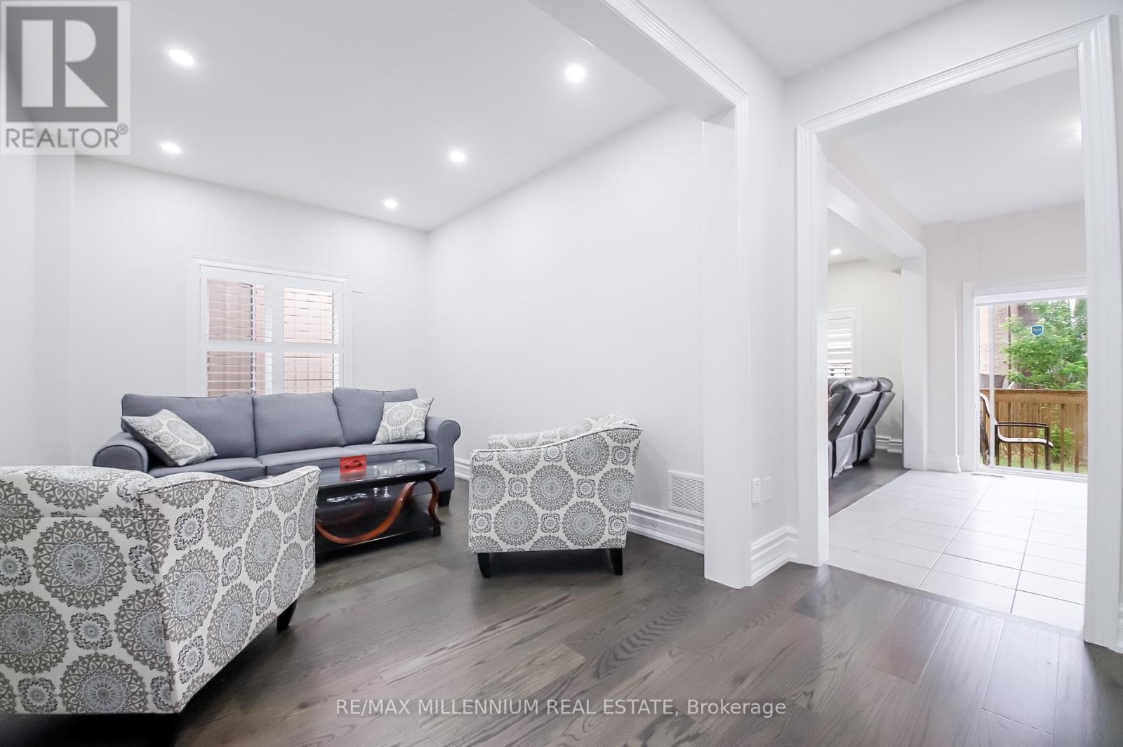 47 DOUGLAS KEMP CRESCENT - 14