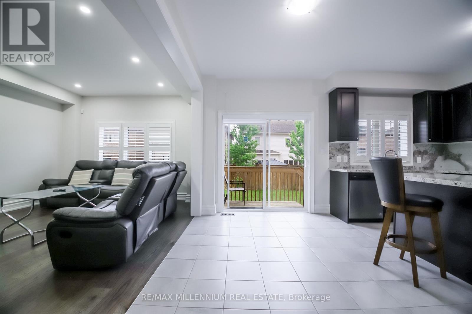 47 DOUGLAS KEMP CRESCENT - 7