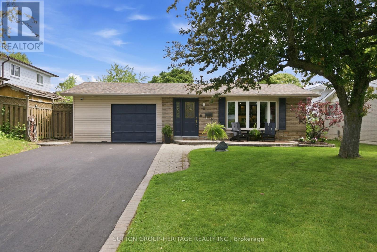 6 LEWIN CRESCENT - 1