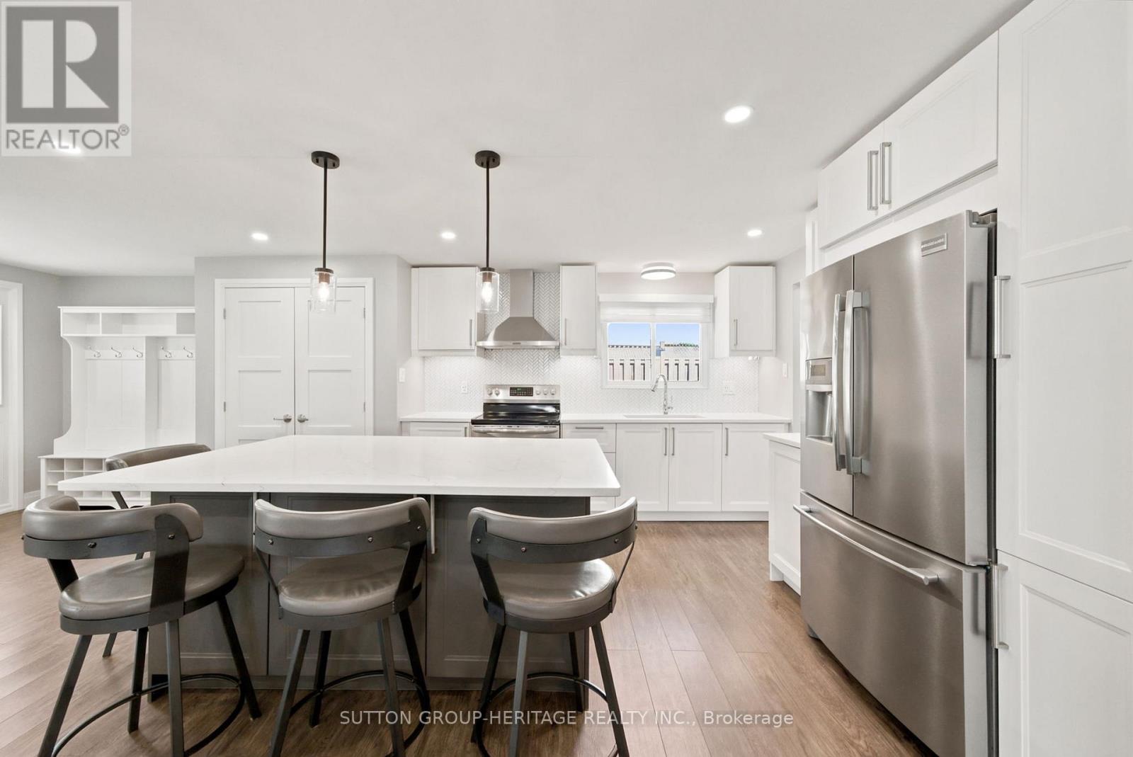 6 LEWIN CRESCENT - 13