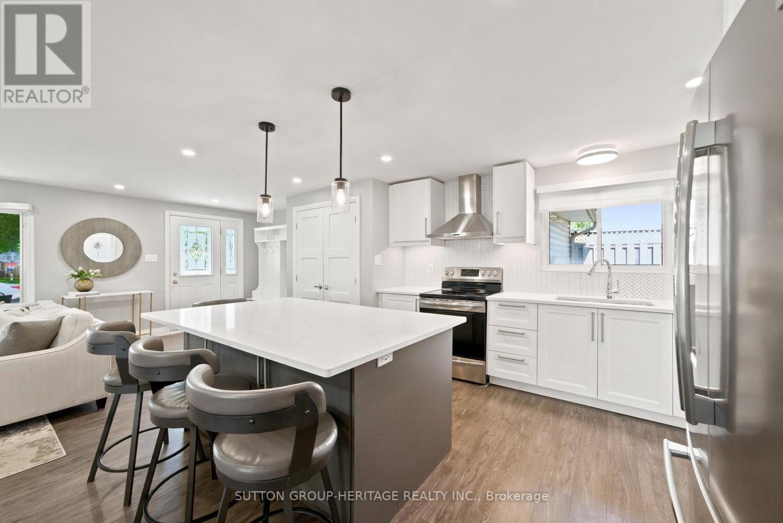6 LEWIN CRESCENT - 14