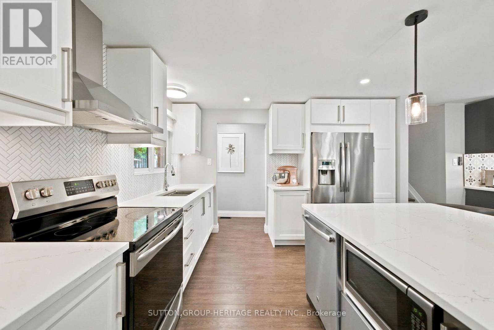 6 LEWIN CRESCENT - 16