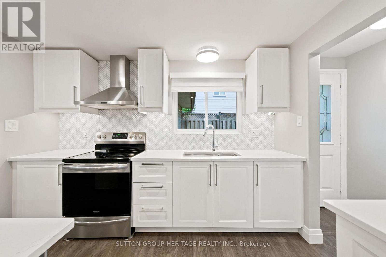6 LEWIN CRESCENT - 17