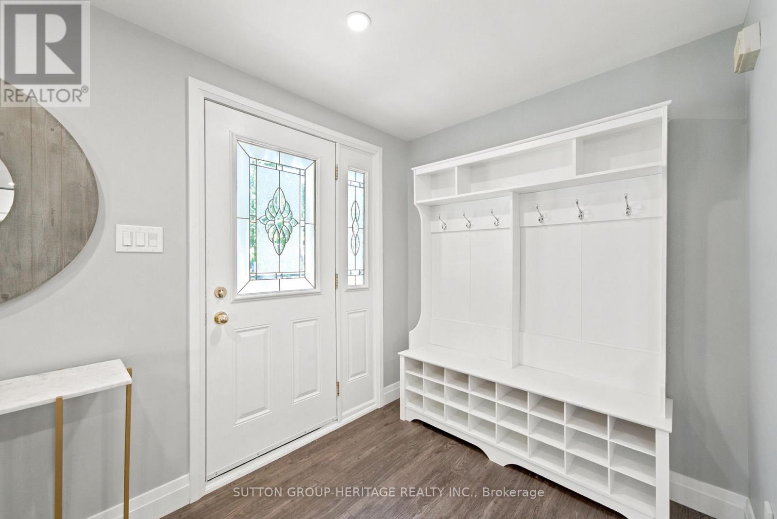 6 LEWIN CRESCENT - 2