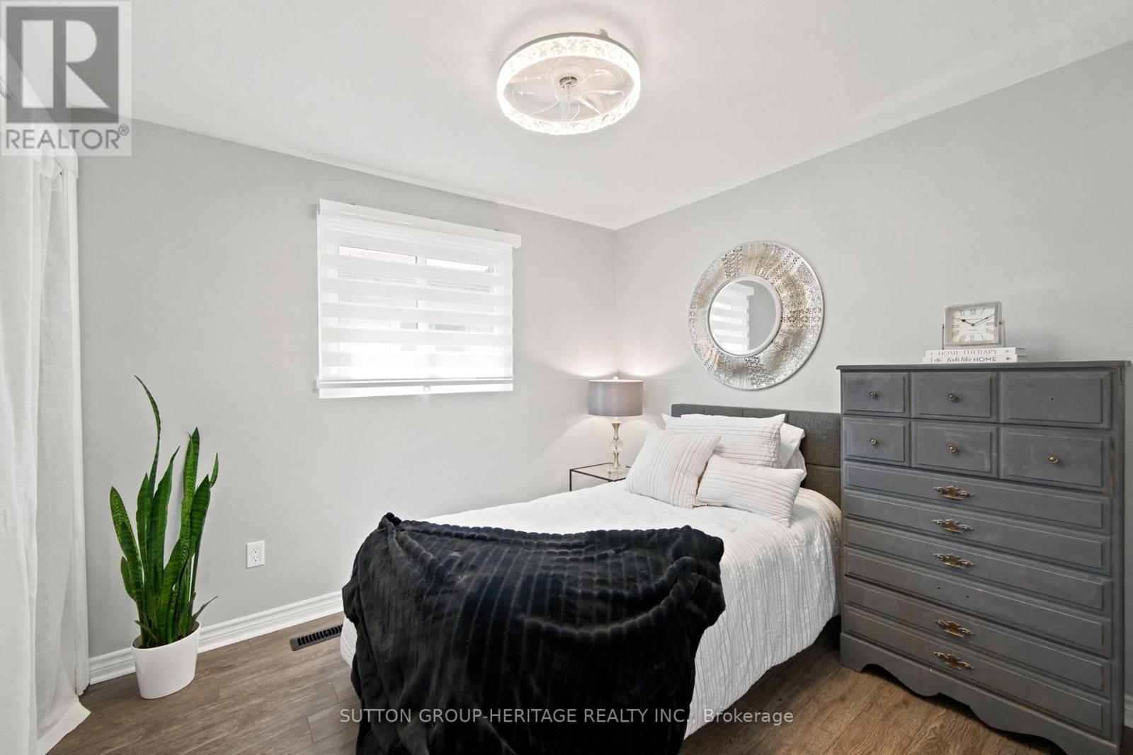 6 LEWIN CRESCENT - 20