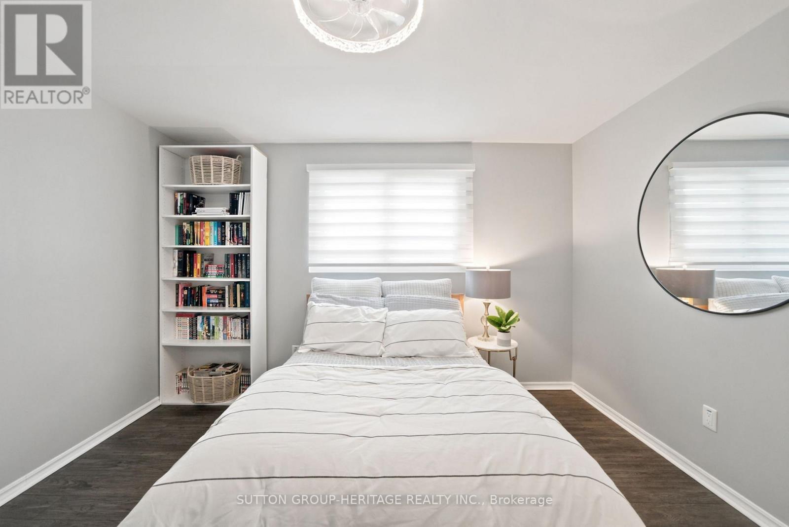 6 LEWIN CRESCENT - 22