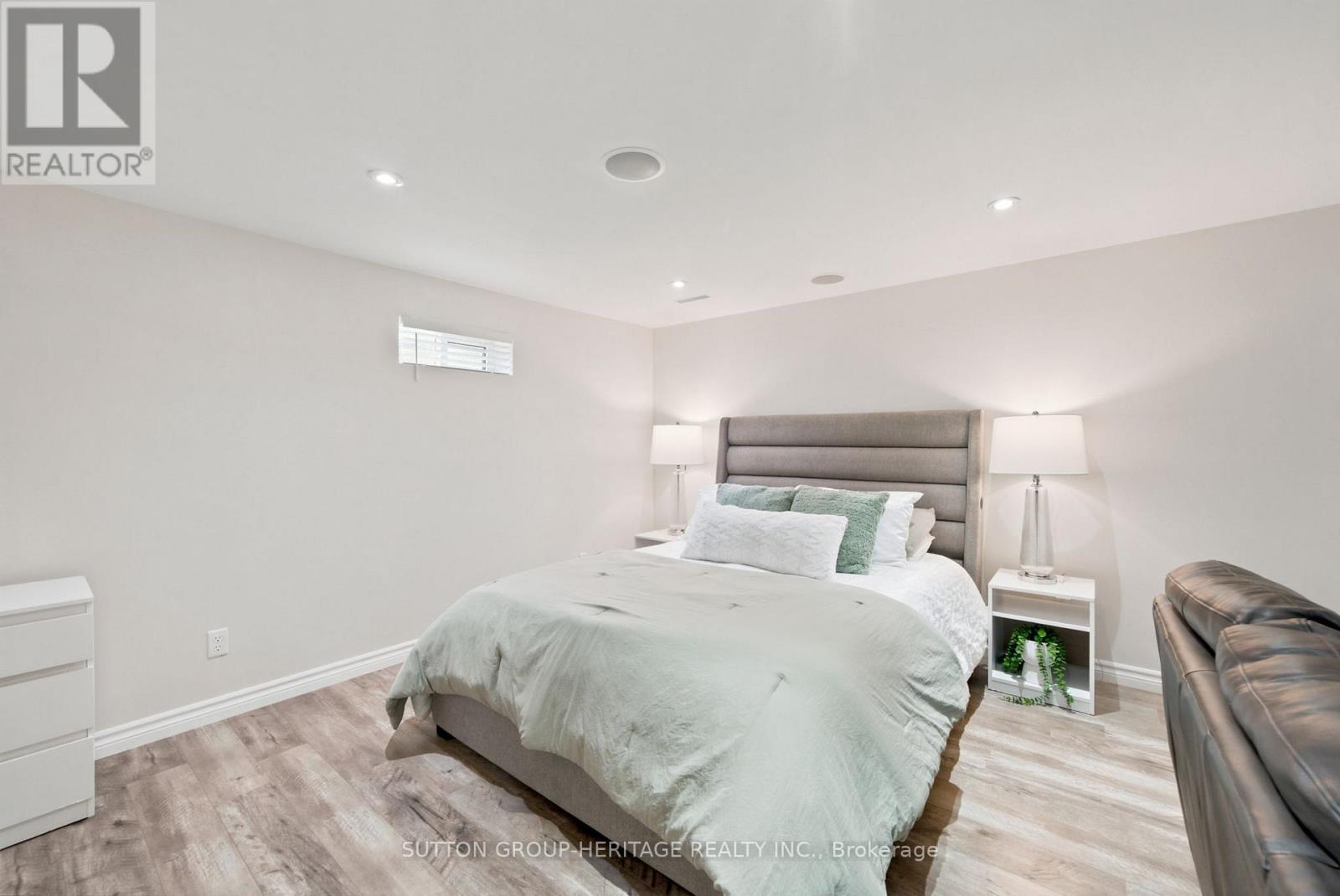6 LEWIN CRESCENT - 26