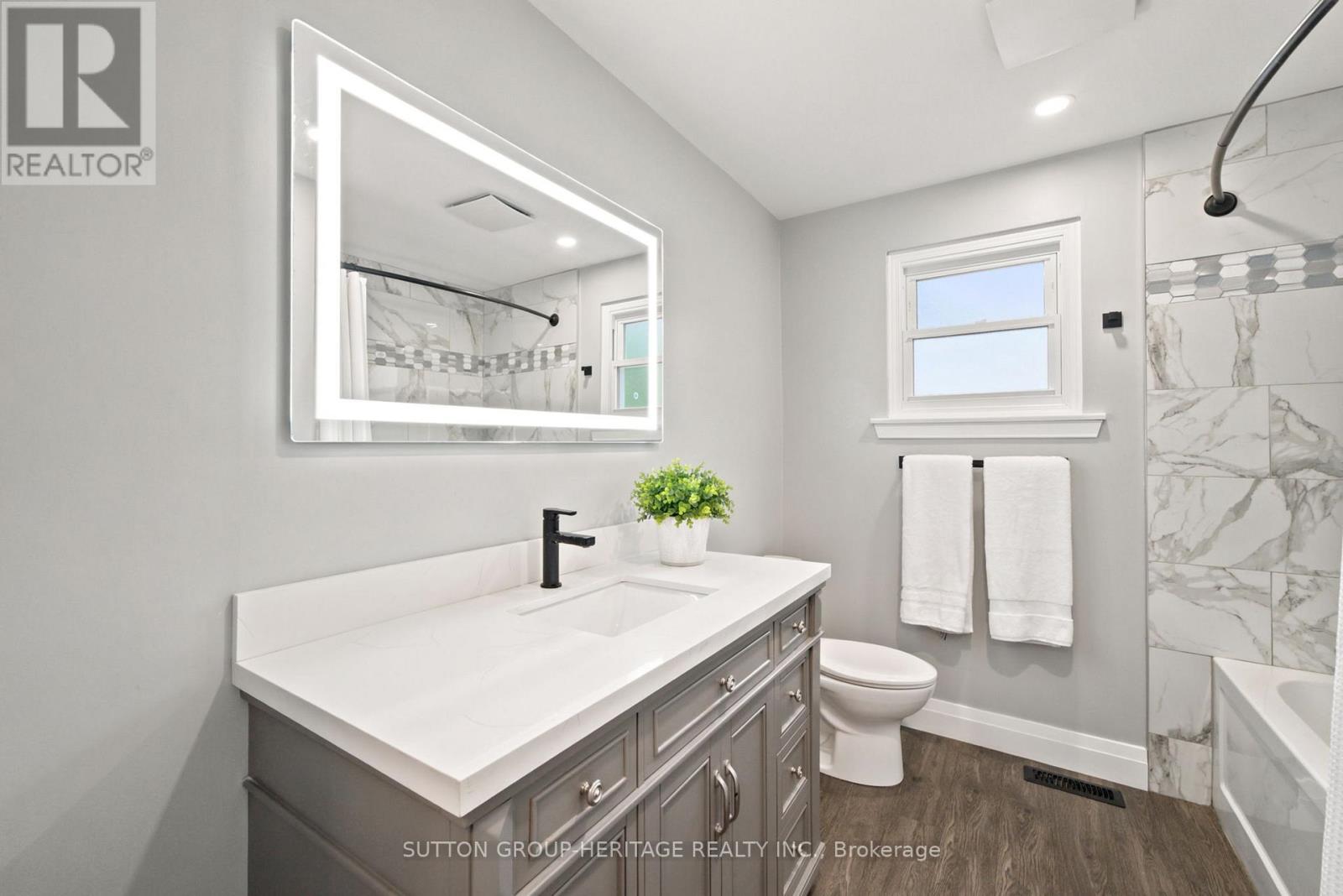 6 LEWIN CRESCENT - 27