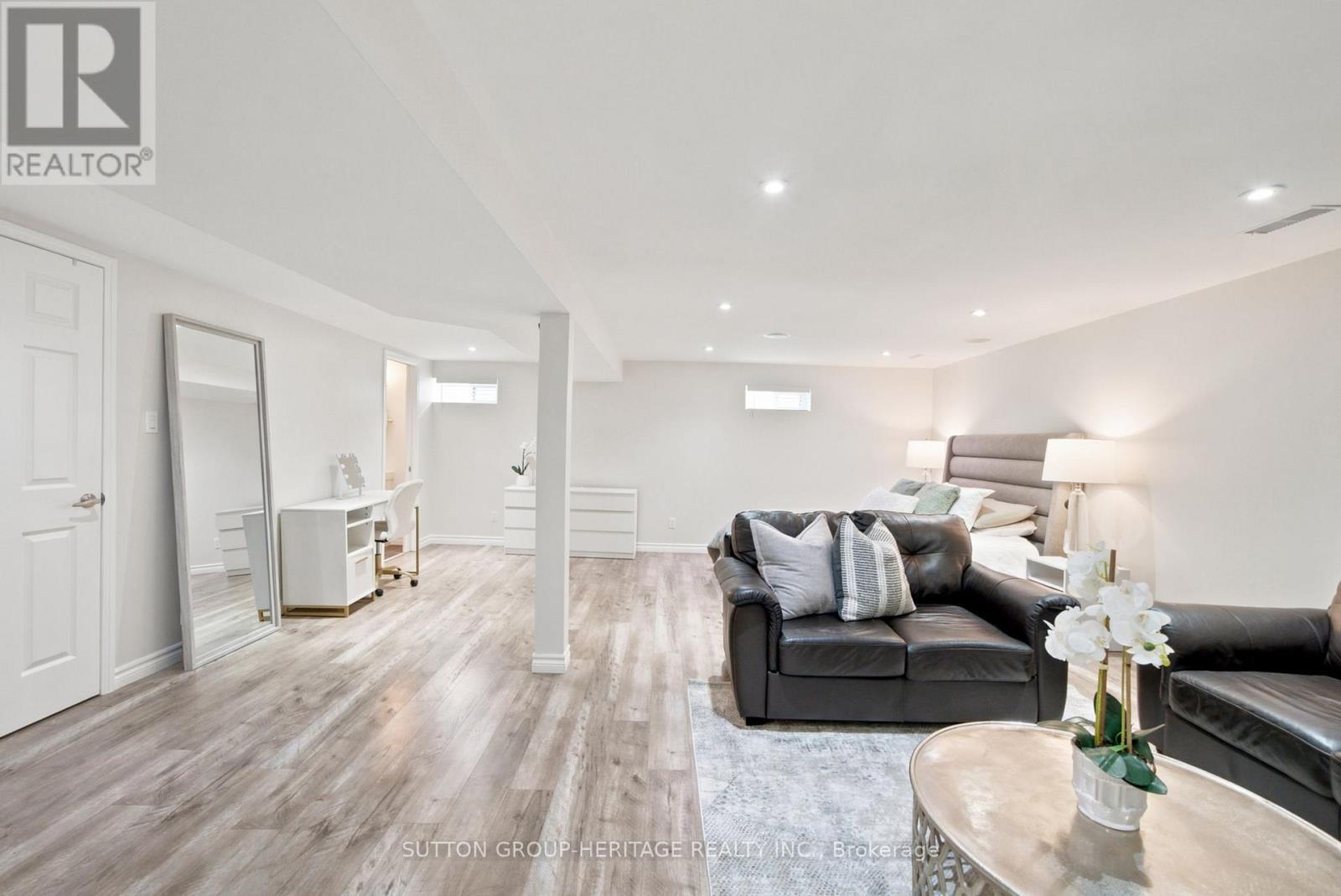 6 LEWIN CRESCENT - 31