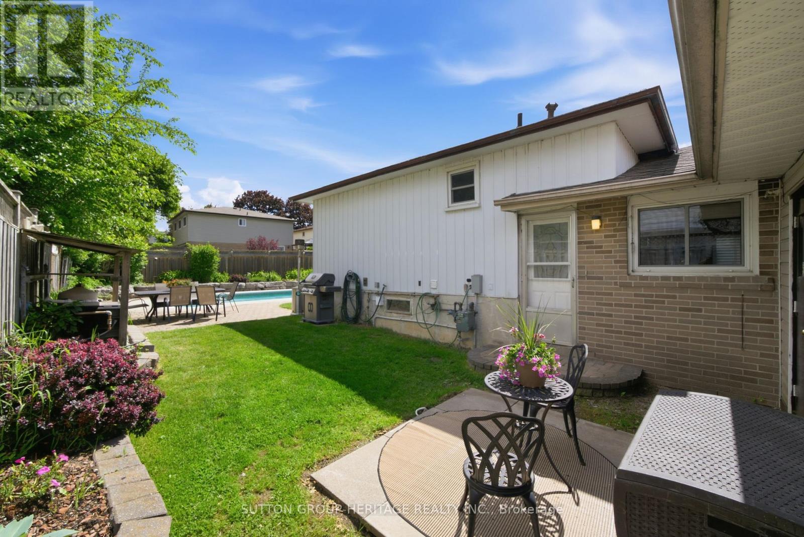 6 LEWIN CRESCENT - 35