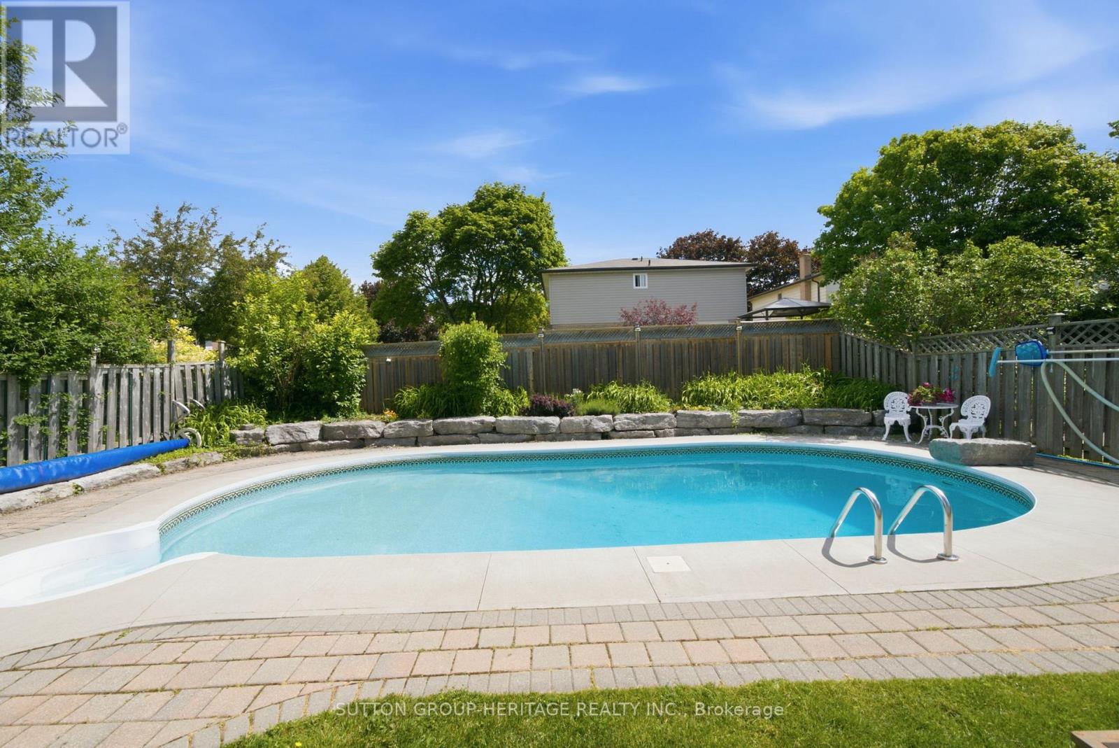 6 LEWIN CRESCENT - 37