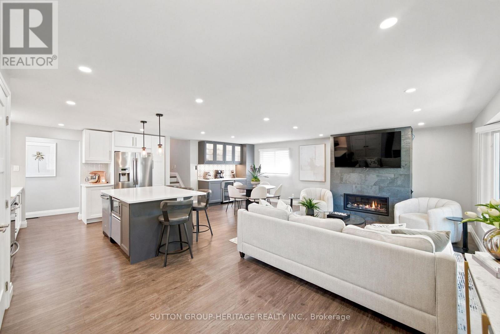 6 LEWIN CRESCENT - 4