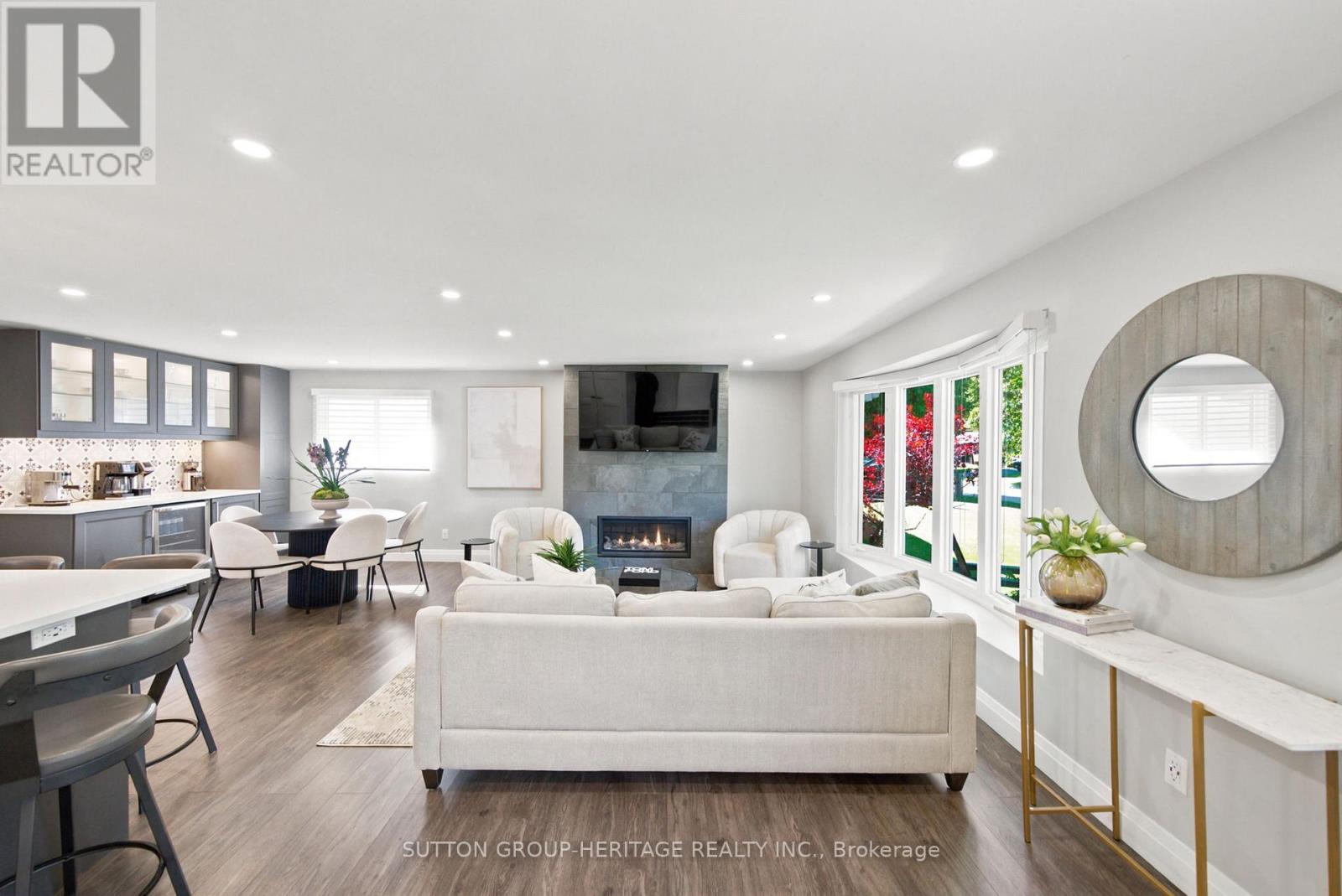 6 LEWIN CRESCENT - 5