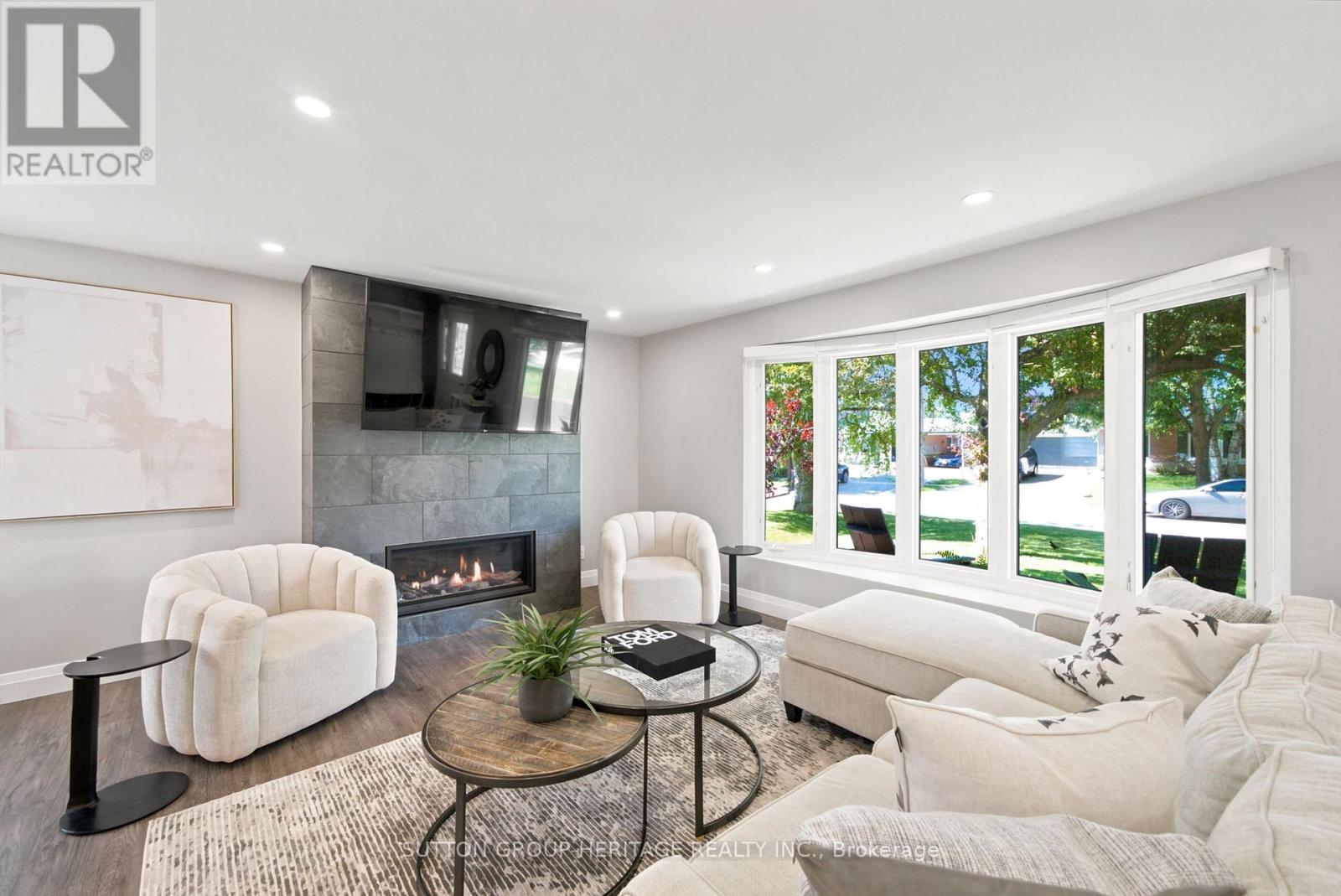 6 LEWIN CRESCENT - 7