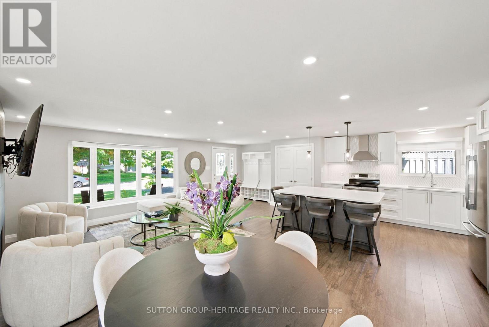 6 LEWIN CRESCENT - 8