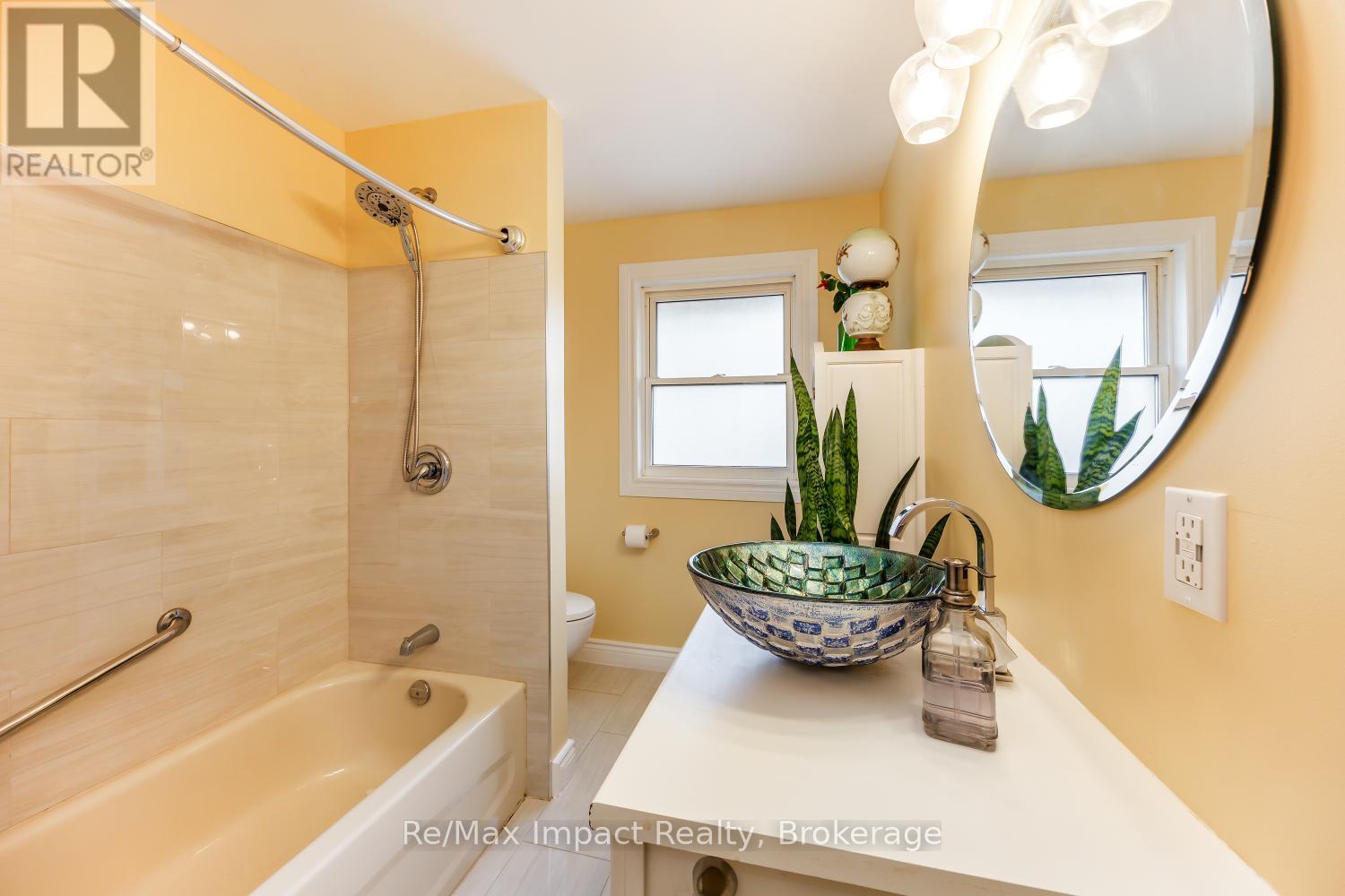 44 BROWN STREET - 13
