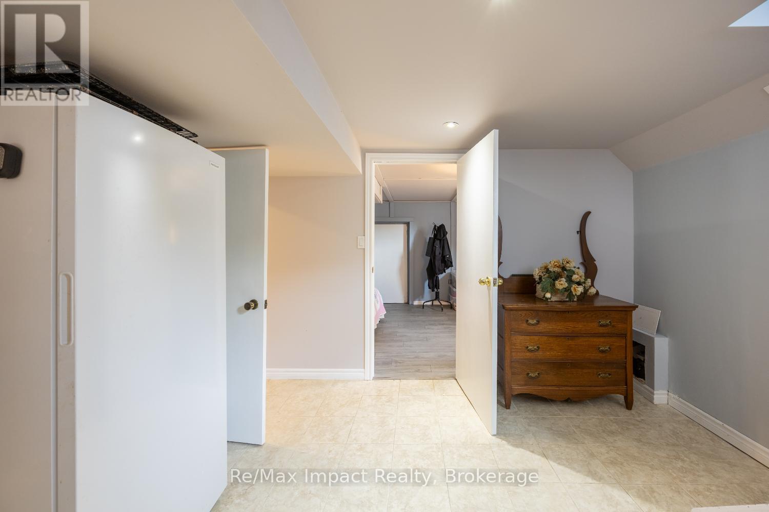 44 BROWN STREET - 16