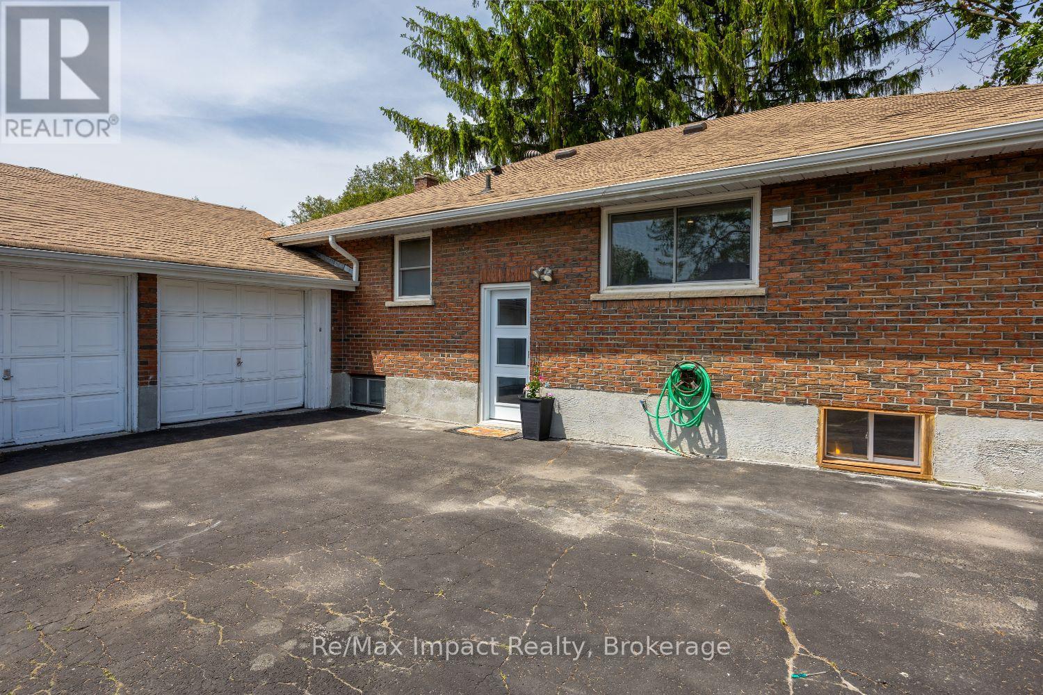 44 BROWN STREET - 39